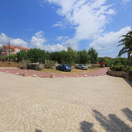 Apartman Dina *